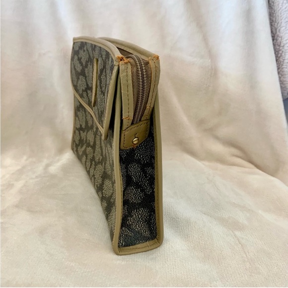 Vintage YSL Yves Saint Laurent Giraffe Print Leather Clutch Pouch - Picture 13 of 16